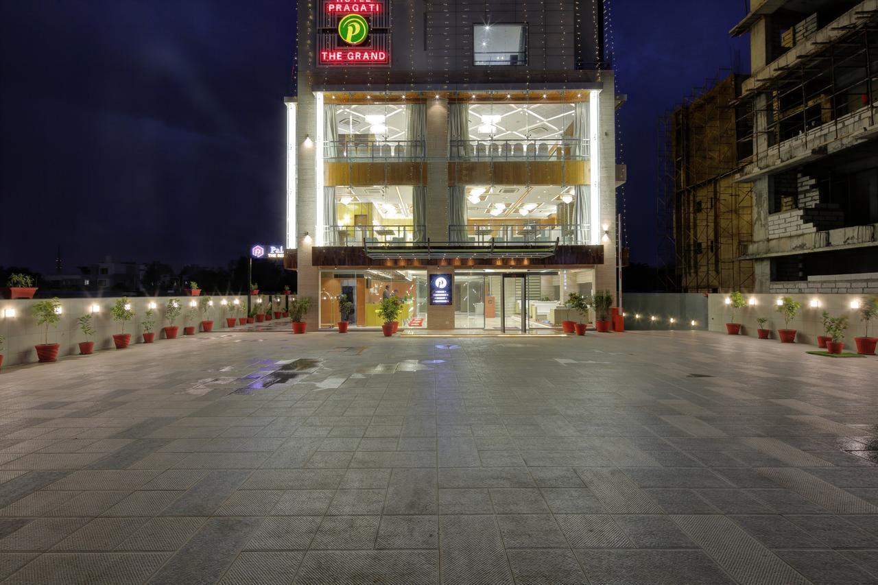 Hotel Pragati The Grand Ahmadábád Exteriér fotografie