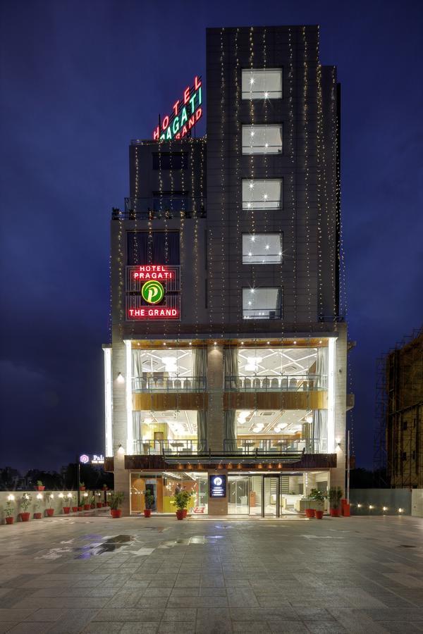 Hotel Pragati The Grand Ahmadábád Exteriér fotografie